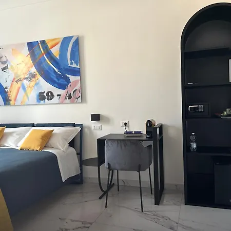 Napoli Oltre Rooms-3
